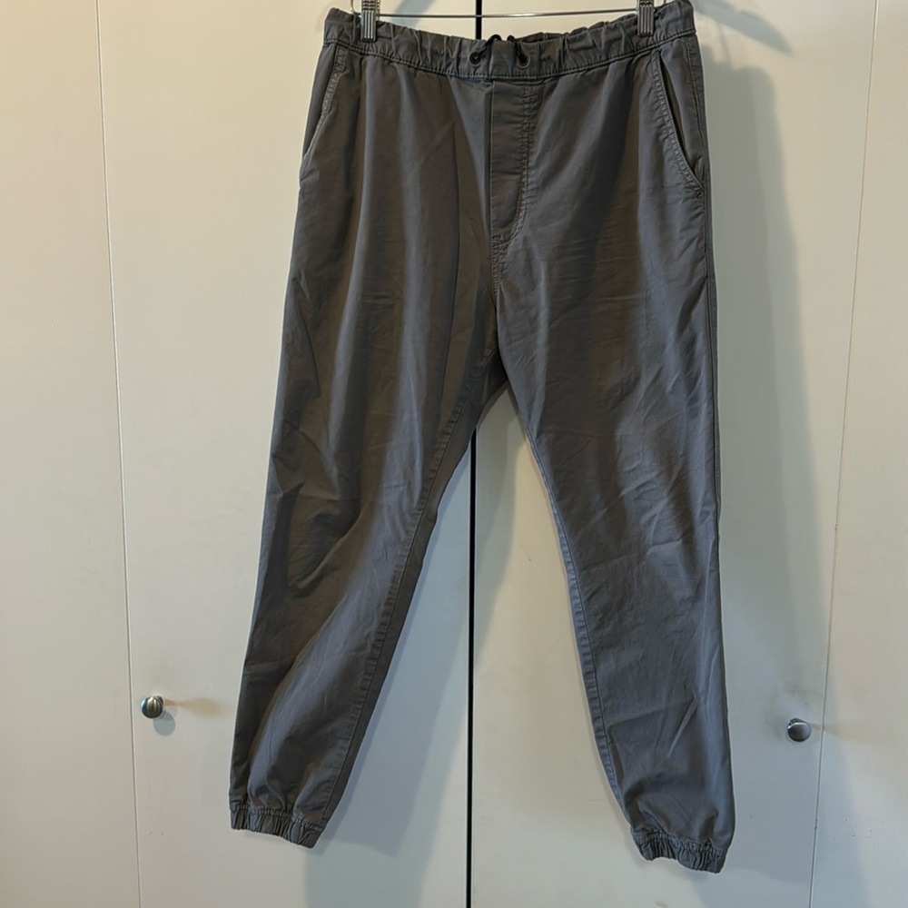 American Eagan cargo pants.